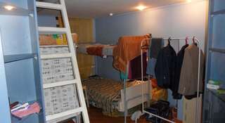 Гостиница Onlyhostel Москва Кровать в общем мужском номере с 5 кроватями-1